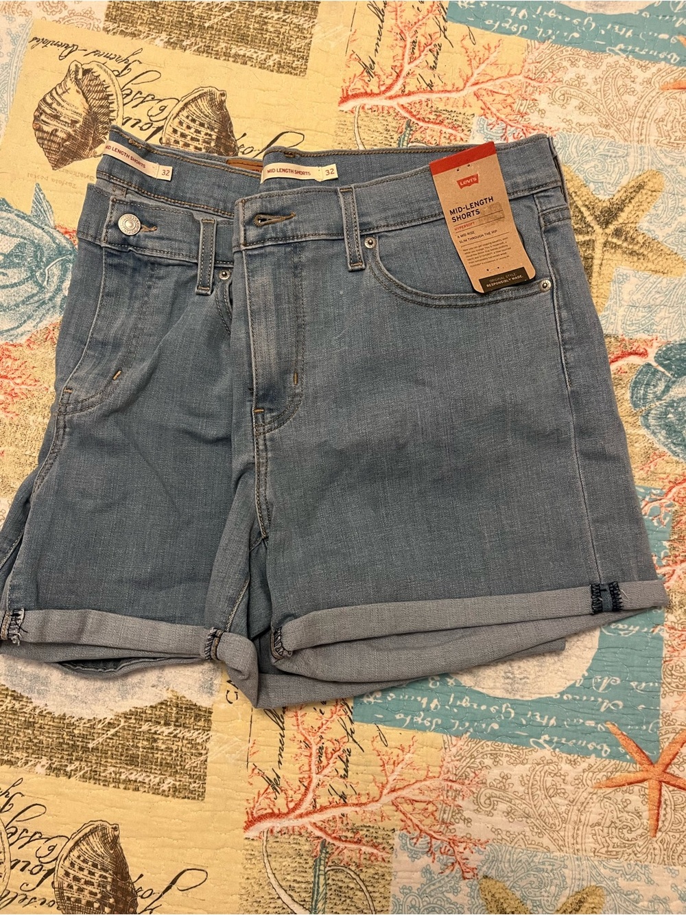 Levi's Light Blue Denim Mid-Length Shorts - Rolled Hem - Picture 4 of 12